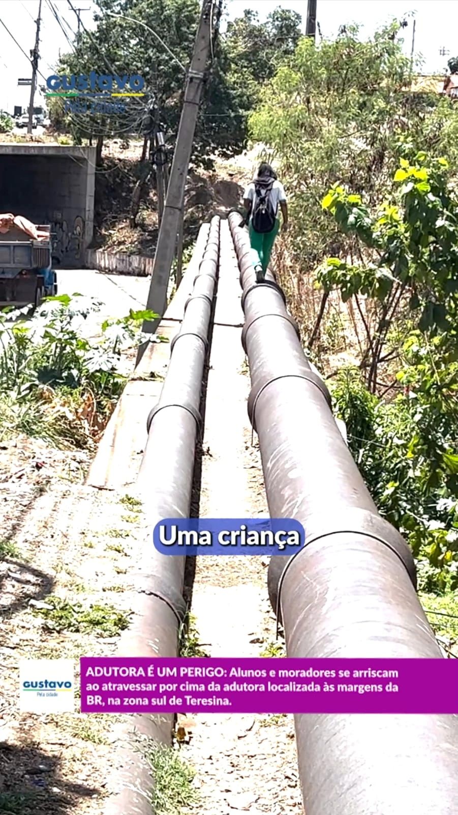 Passagem de adutora oferece perigo para quem passa por cima dela