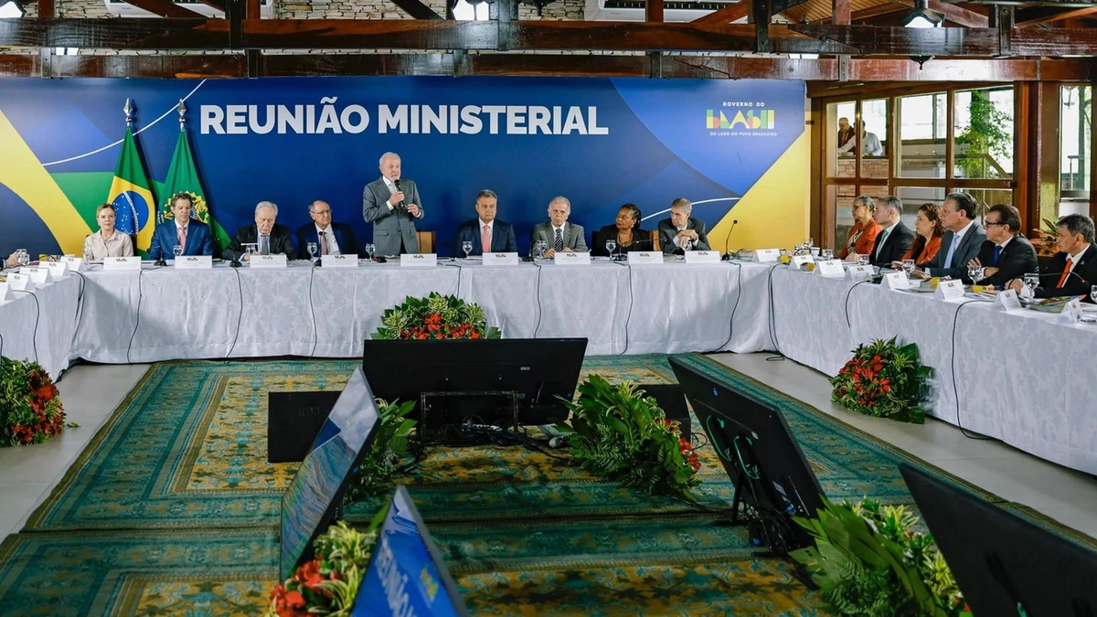 Presidente Lula durante reunião ministerial