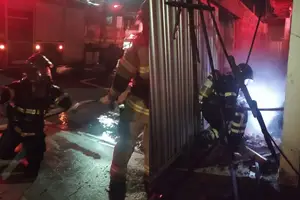 Incêndio destrói casa no bairro Pirajá e deixa um cachorro morto (Foto: Reprodução)