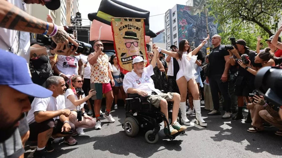 Rubens Paiva no bloco de carnaval