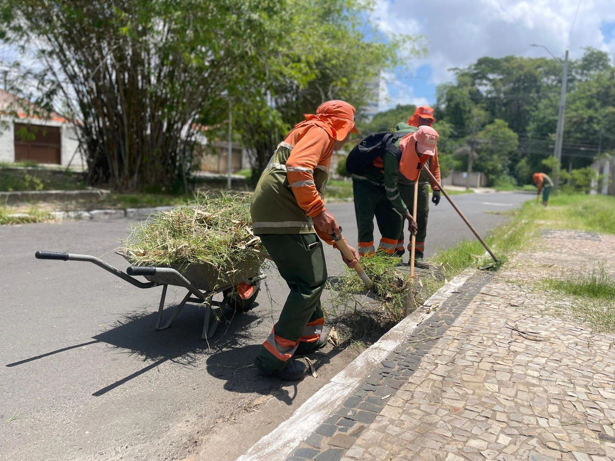 Trabalhadores da limpeza de Teresina