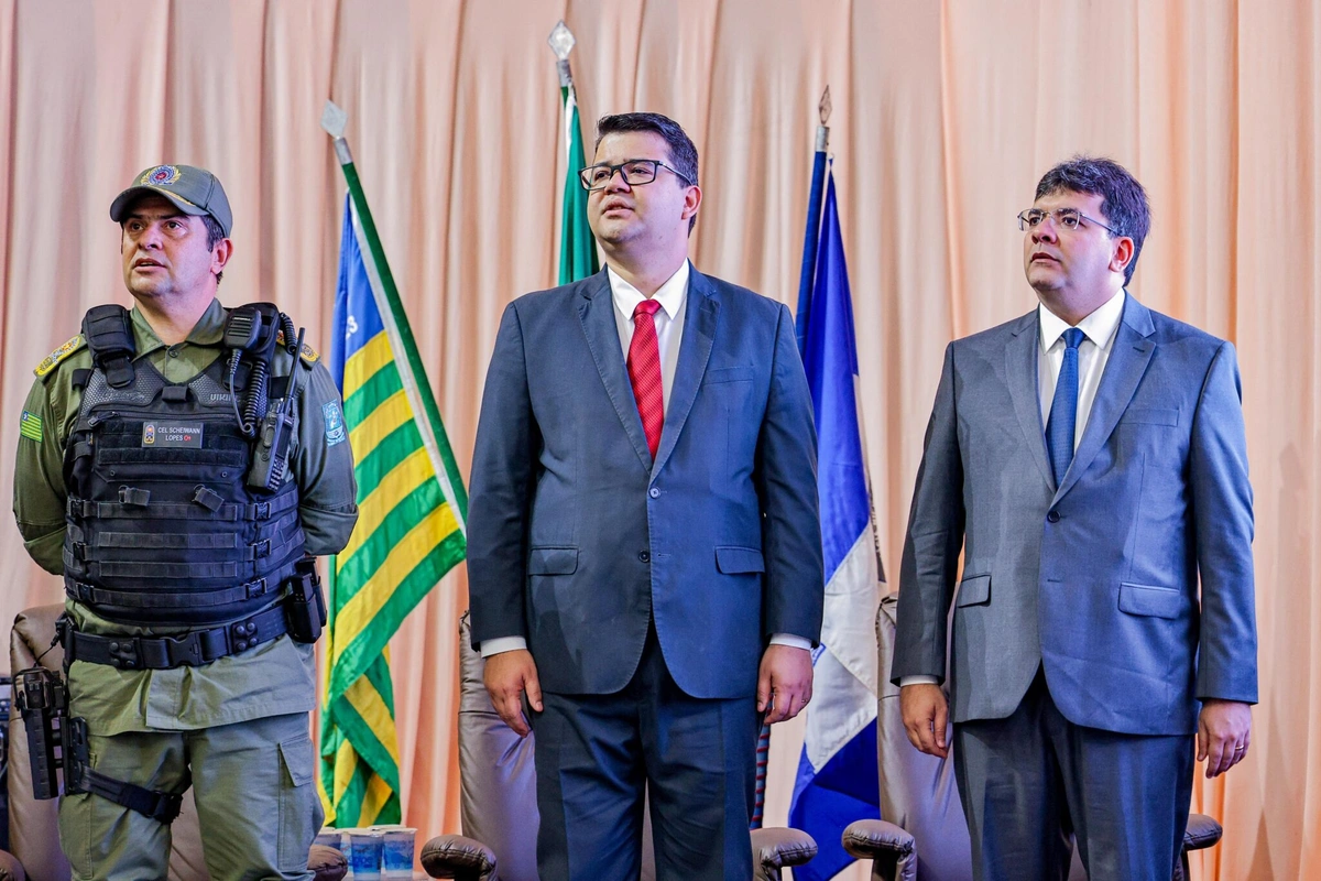 Comandante-geral, Scheiwann Lopes, secretário de segurança, Chico Lucas, e governador Rafael Fonteles.
