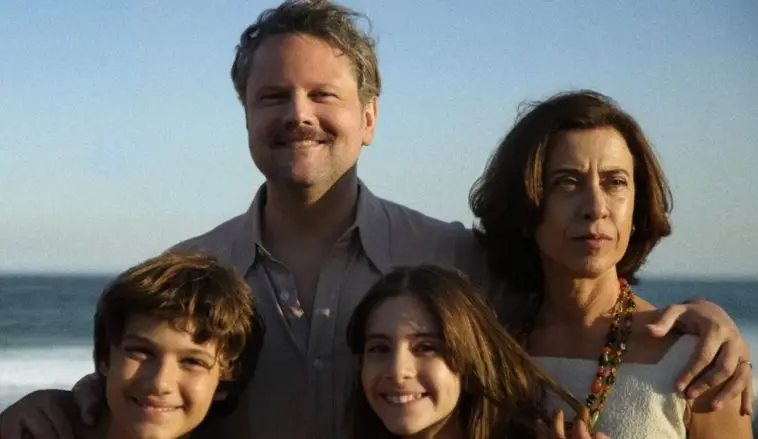 Eunice Paiva e família representados pelos atores Selton Melo e Fernanda Torres