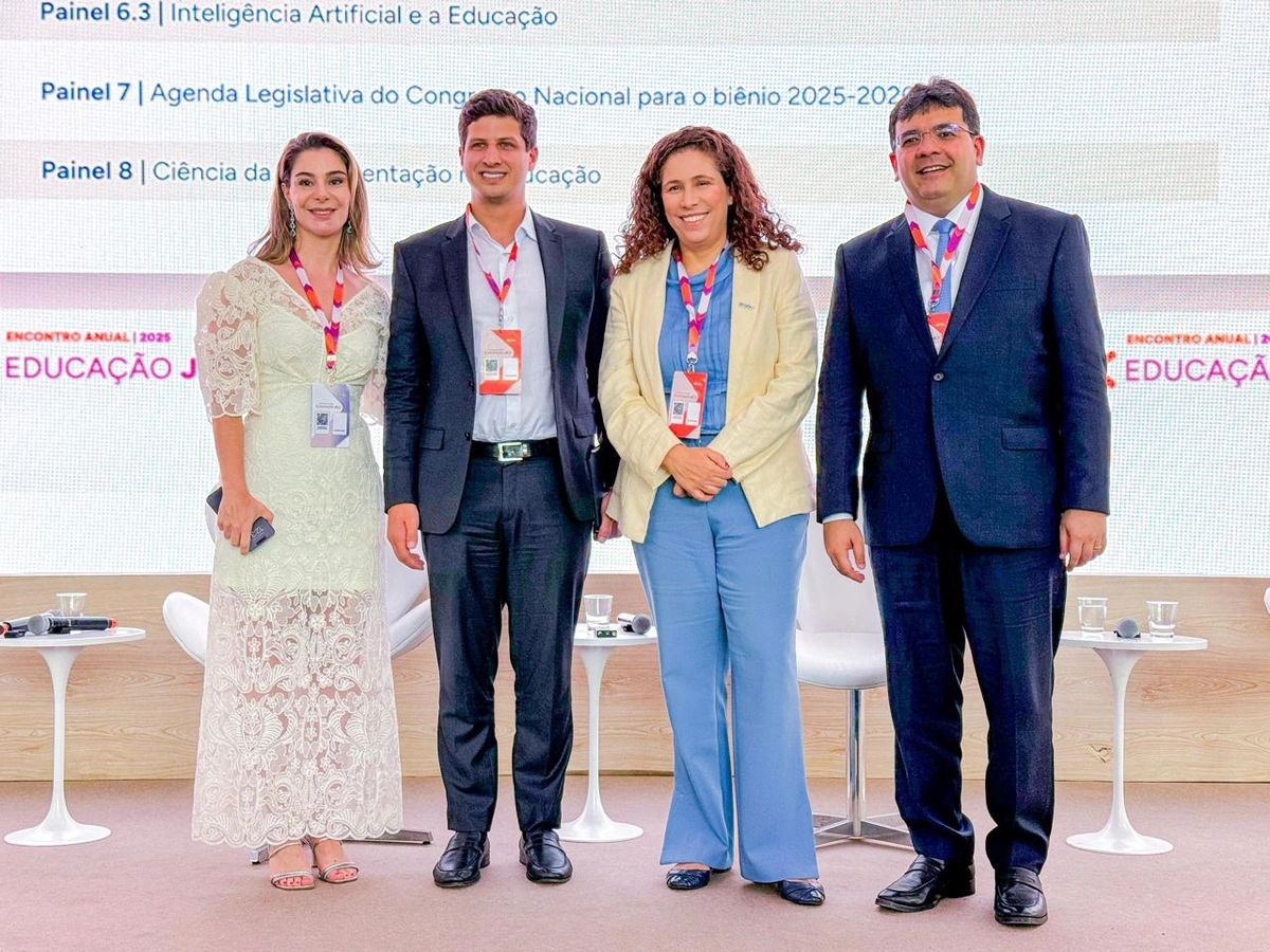 Governador Rafael Fonteles com a ministra da Gestão e Inovação em Serviços Públicos, Esther Dweck, e o prefeito de Recife (PE), João Campos (Foto: Juliana Cássia)