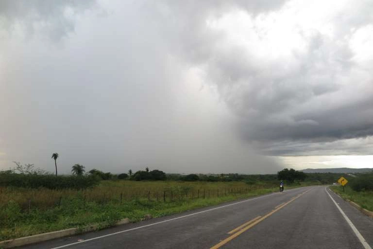 INMET emite alertas de chuvas para o estado