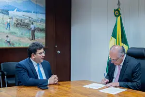 Ministro Geraldo Alckmin assina autorização para o funcionamento do maior projeto de hidrogênio verde do mundo no Piauí (Foto: Foto: Wesley Amancio)