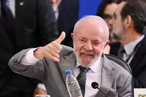 O presidente Lula gesticula durante encontro dos Brics, em Brasília (Foto: Evaristo Sa - 26.fev.25/AFP)