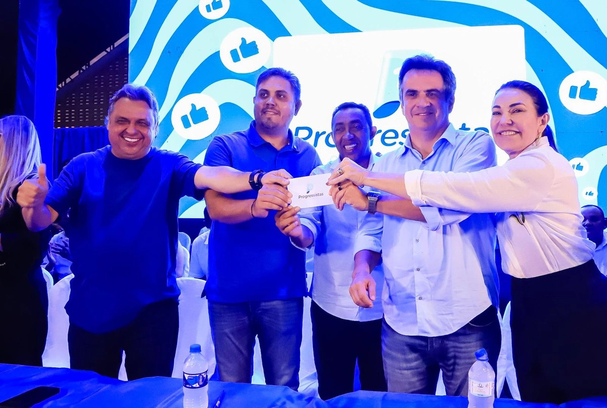 Prefeito Zé Fernando, Ciro Nogueira e outras lideranças. (Foto: Reprodução/Internet)