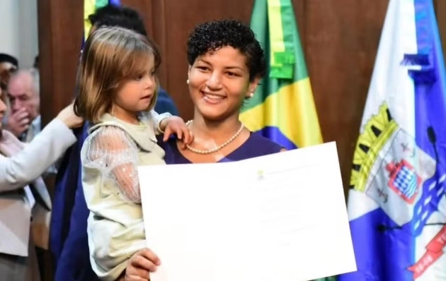 Sarah Menezes