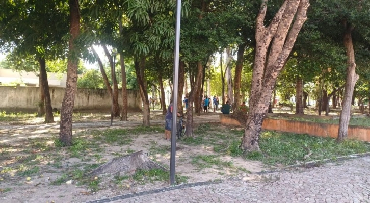 Adolescente é morto a tiros em praça na zona Leste de Teresina