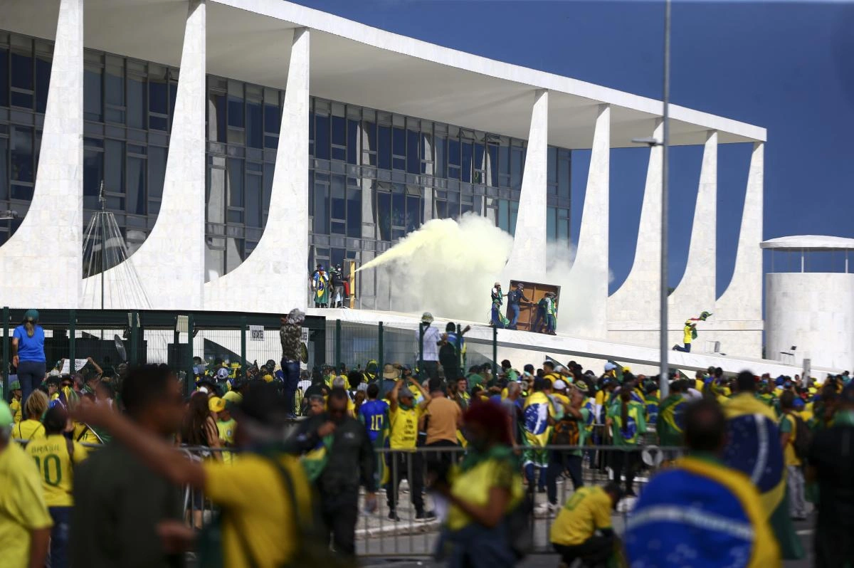 Atos antidemocráticos em Brasília