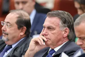 Bolsonaro observa no STF o primeiro dia do julgamento da aceitação da denúncia por tentativa de golpe (Foto: Antonio Augusto - 25.mar.25/STF)