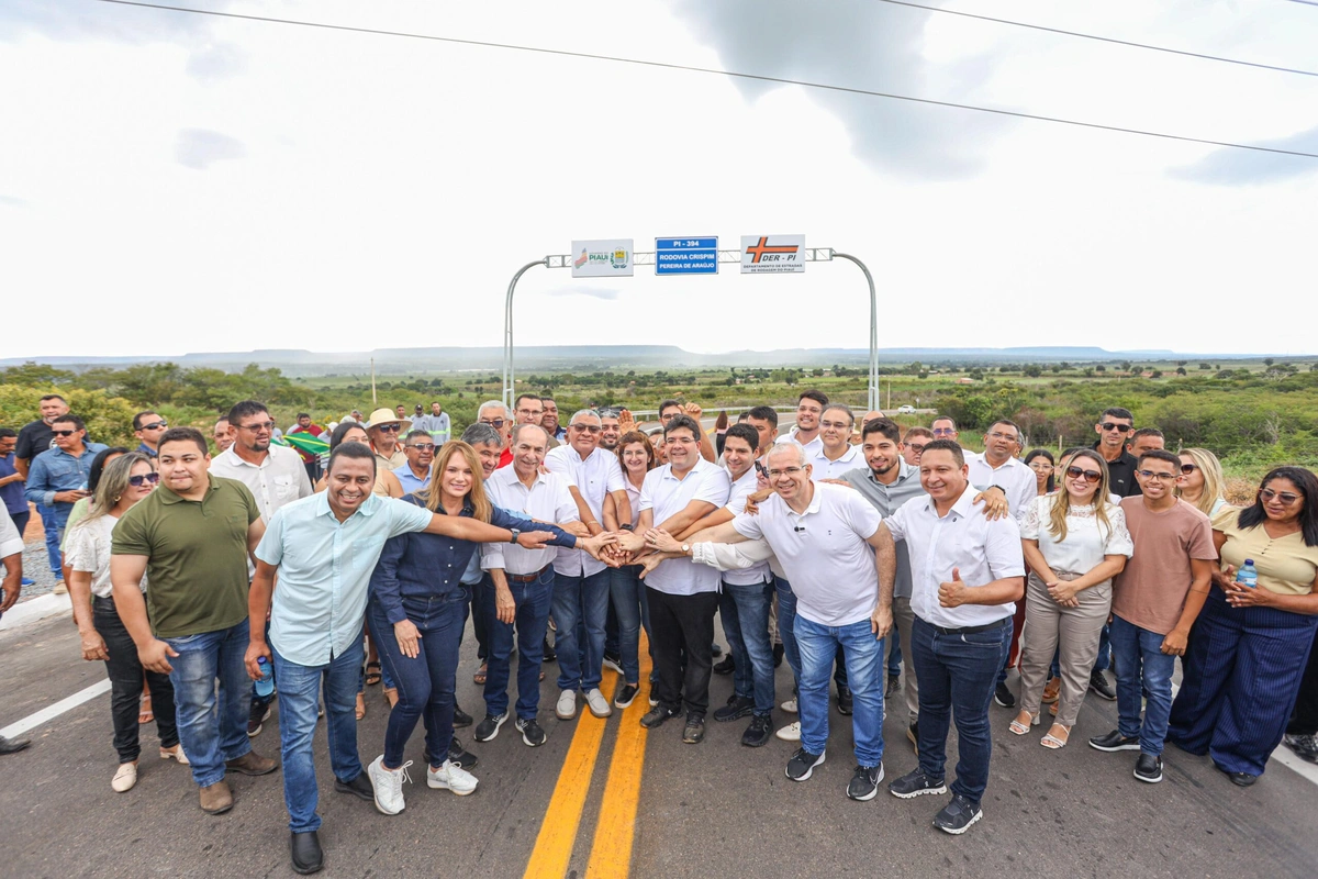Em Colônia do Gurguéia, Rafael Fonteles entrega asfalto da PI-394