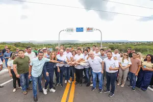 Em Colônia do Gurguéia, Rafael Fonteles entrega asfalto da PI-394 (Foto: Ascom/Governo do Piauí)