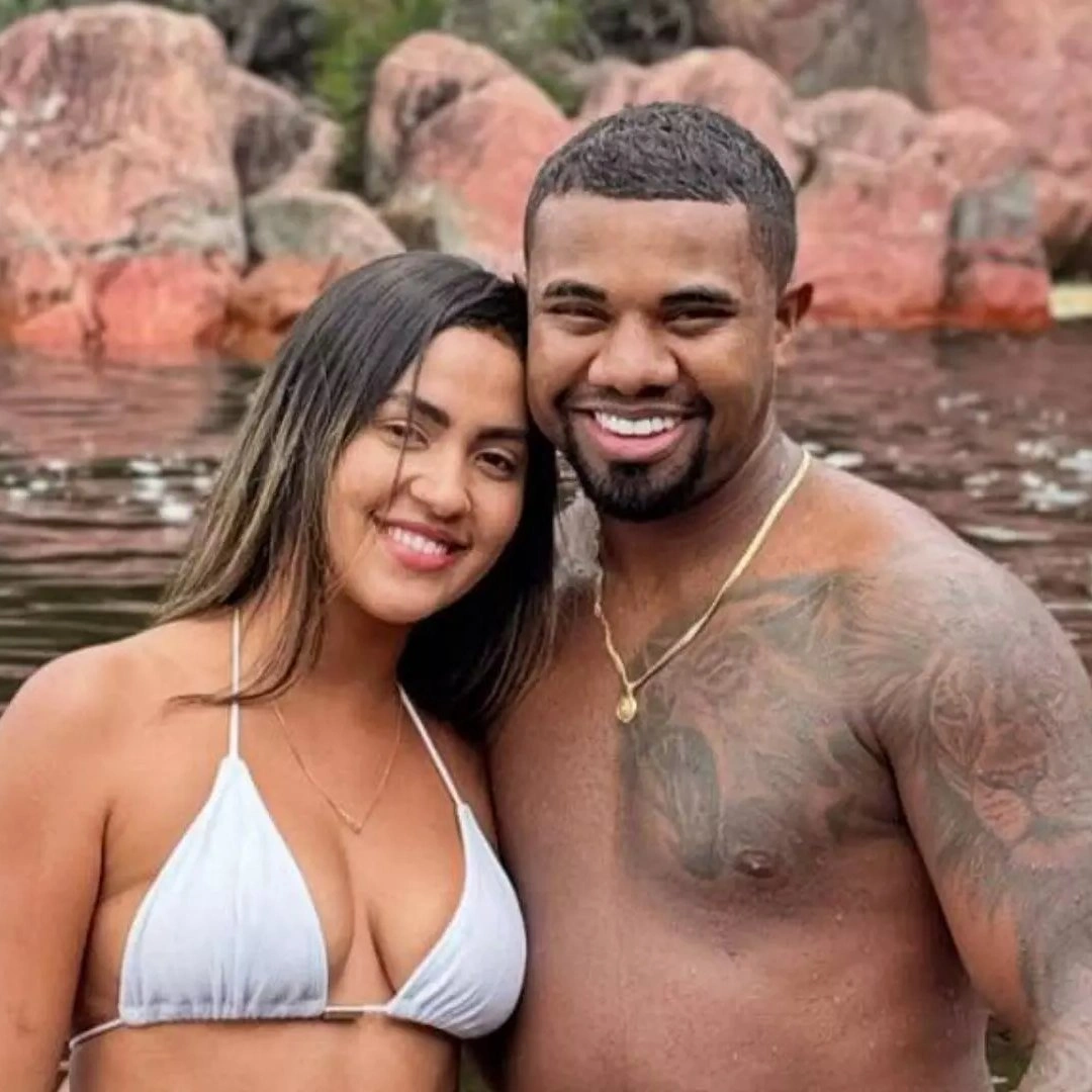 Ex-BBB Davi Brito chora e anuncia término do namoro após revelar gravidez