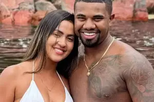 Ex-BBB Davi Brito chora e anuncia término do namoro após revelar gravidez (Foto: Reprodução)