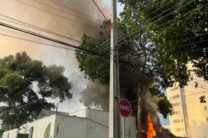 Incêndio de grandes proporções atinge restaurante na zona Leste em Teresina (Foto: Reprodução)