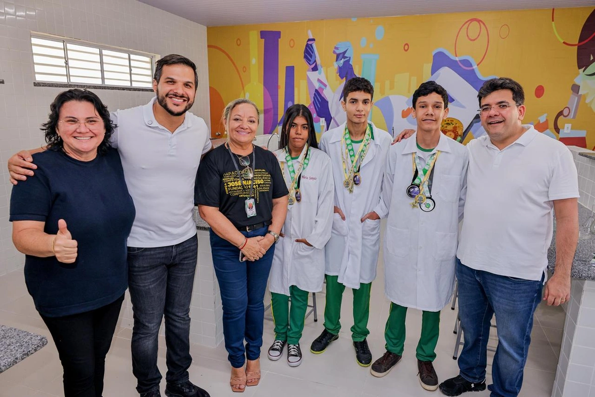 Jôve Oliveira, Washington Bandeira, professores, alunos e o Governador Rafael Fonteles
