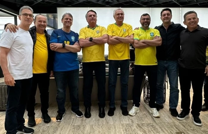 Manifestantes se reúnem na Paulista, e Bolsonaro se encontra com governadores