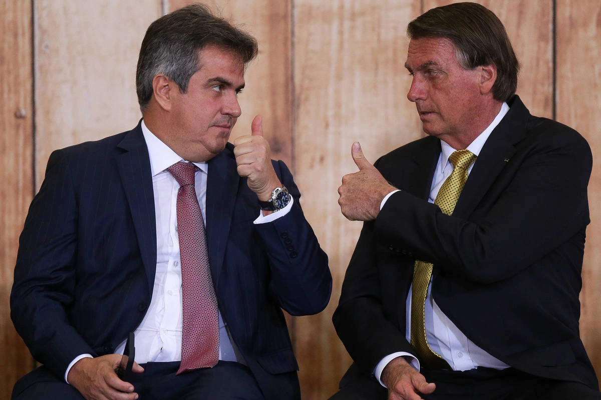 O Ex-ministro Ciro Nogueira (Casa Civil) com o ex-presidente Jair Bolsonaro em evento no Palácio do Planalto