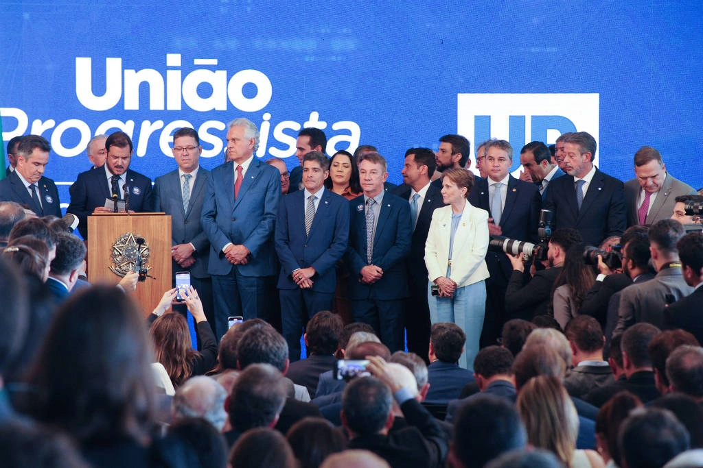 O presidente do União Brasil, Antonio Rueda, discursa em evento de lançamento da federação União Progressista, aliança entre União Brasil e PP, nesta terça (29)