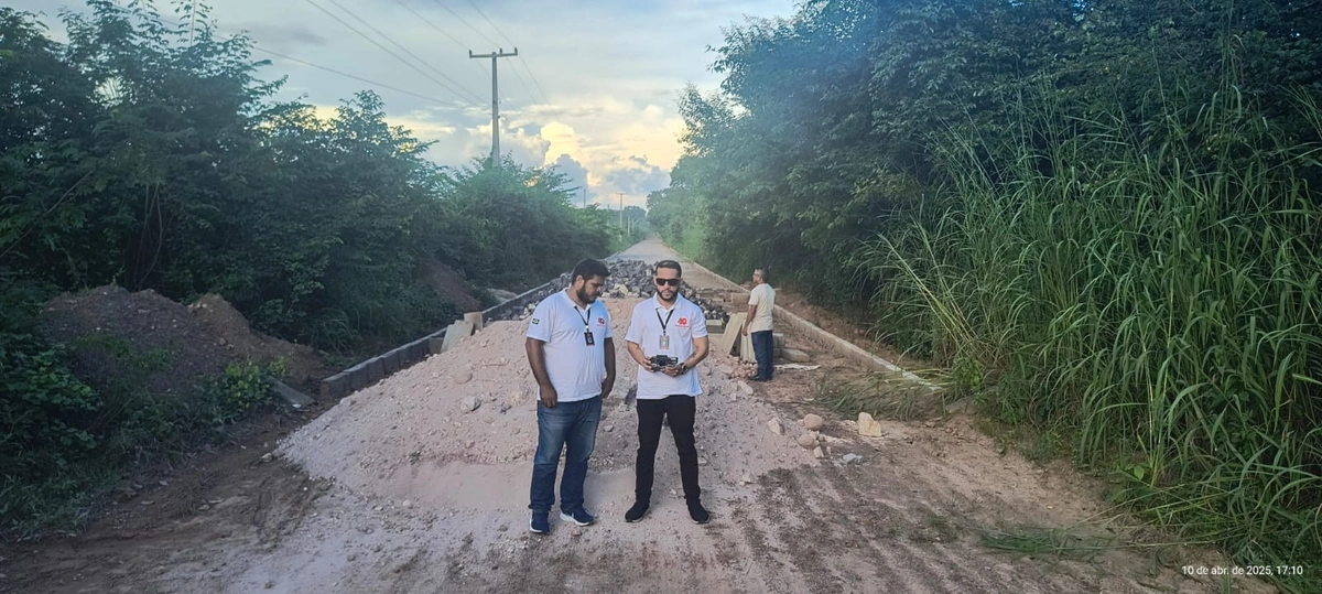 Obra de calçamento em execução na Rua Baltazar Ribeiro Batista zona rural-sudeste de Teresina.