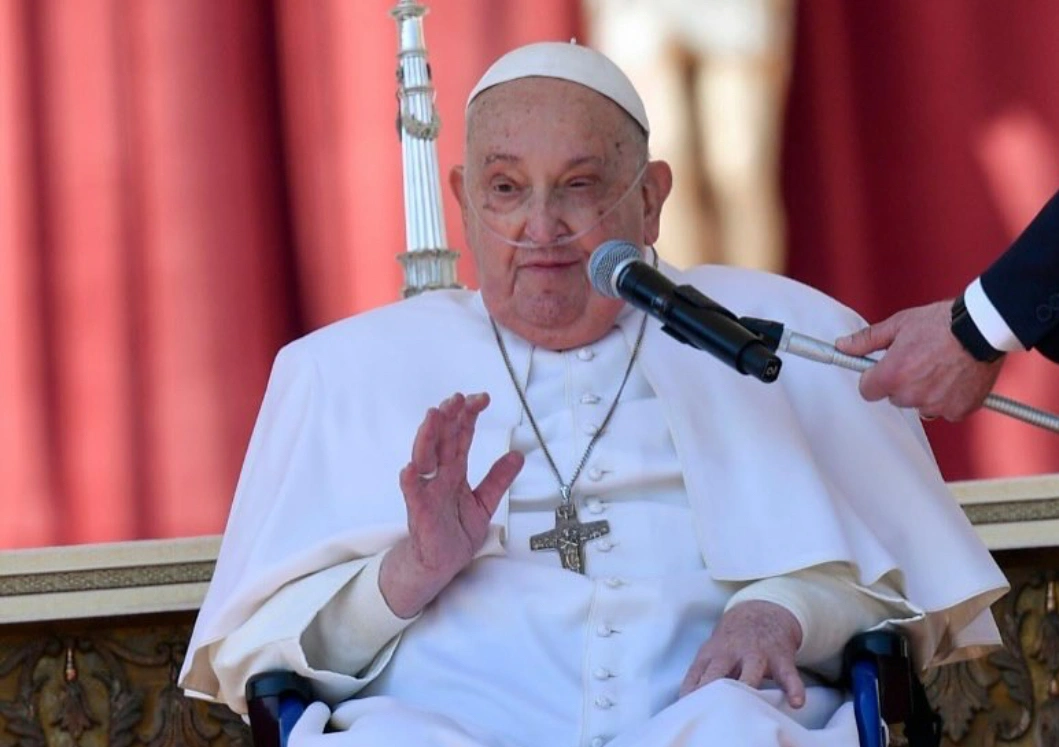Papa Francisco surpreende fiéis no Jubileu dos Enfermos com breve aparição na Praça São Pedro