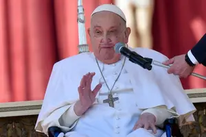 Papa Francisco surpreende fiéis no Jubileu dos Enfermos com breve aparição na Praça São Pedro (Foto: Reprodução/ Redes Sociais)