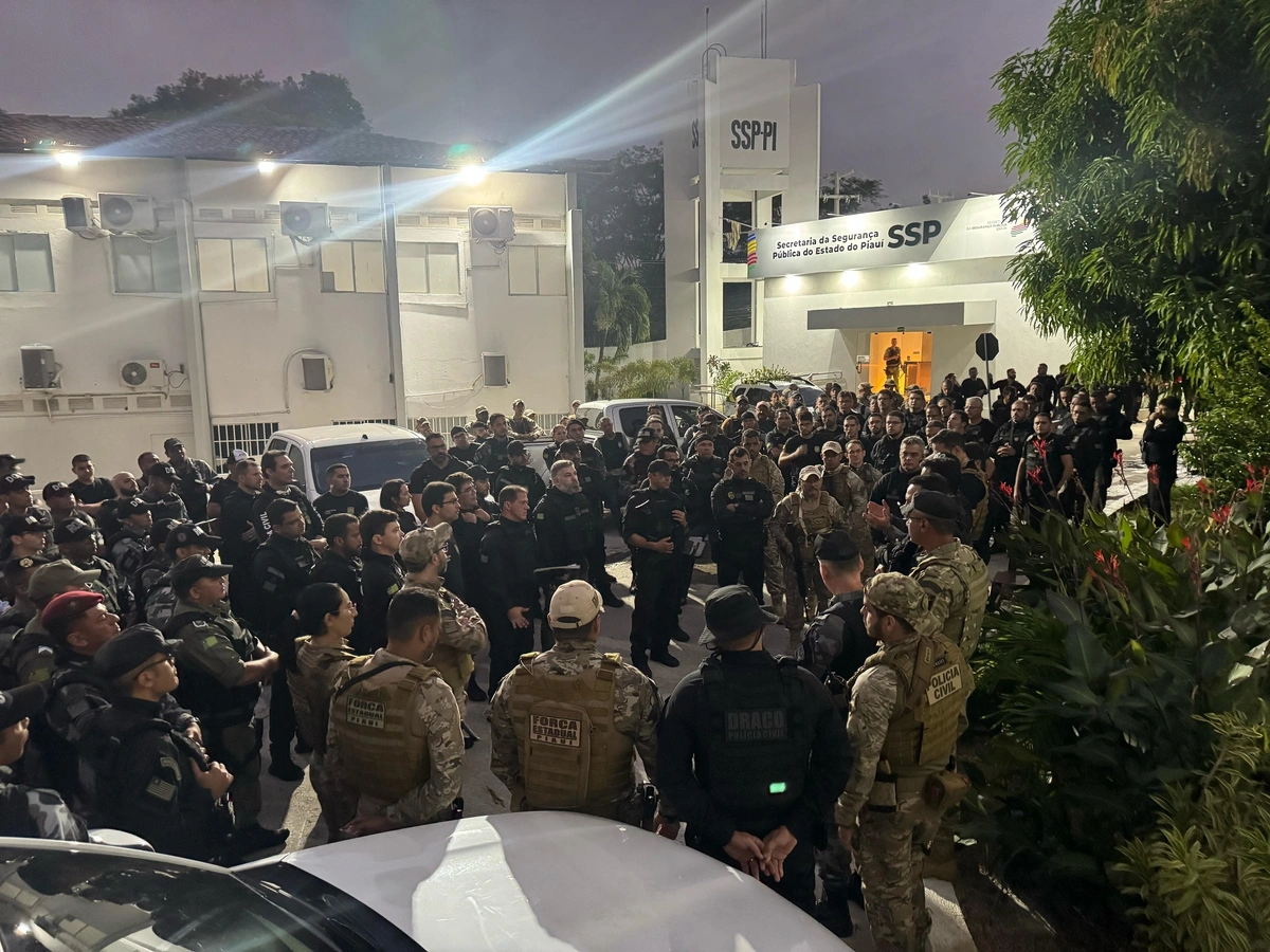 Preleção dos policiais antes da operação deste domingo na sede da Secretaria de Segurança