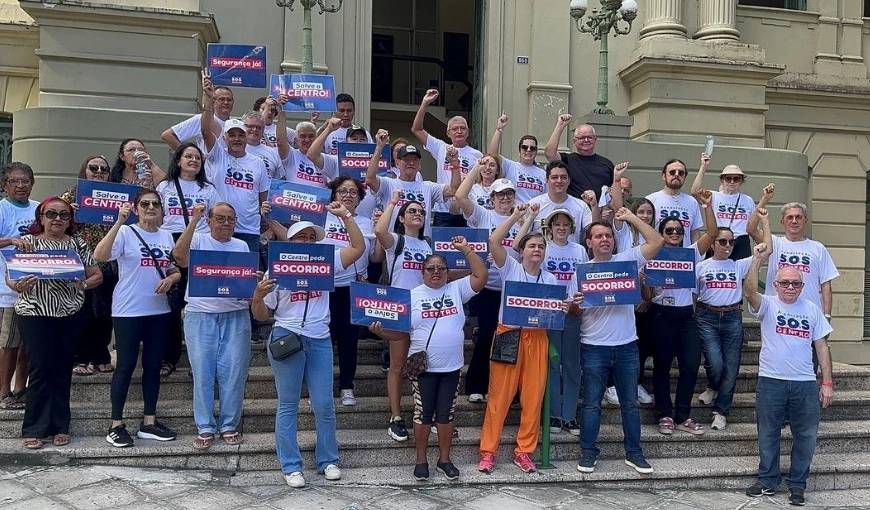 Protesto em frente a Prefeitura