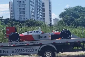 Réplica de carro histórico de Ayrton Senna voltam a encantar fãs em Teresina (Foto: Reprodução)