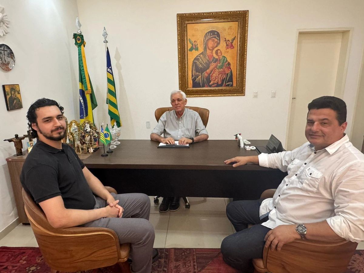 Vice-governador do Piauí recebe auditor britânico em Teresina