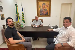 Vice-governador do Piauí recebe auditor britânico em Teresina (Foto: Eloy Figueiredo)