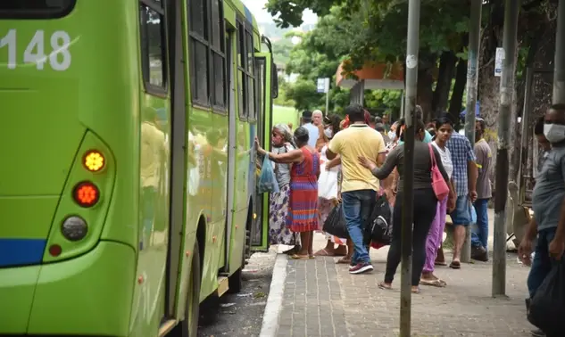 Entre ameaça de multas e caos no trânsito, transporte segue sem solução em Teresina