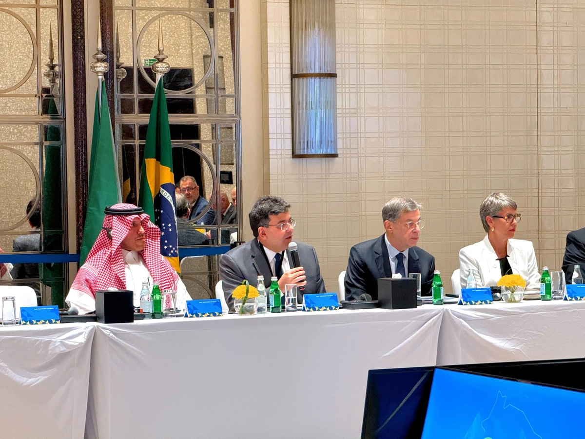 Governador Rafael Fonteles apresenta missão do Consórcio Nordeste nos Emirados Árabes