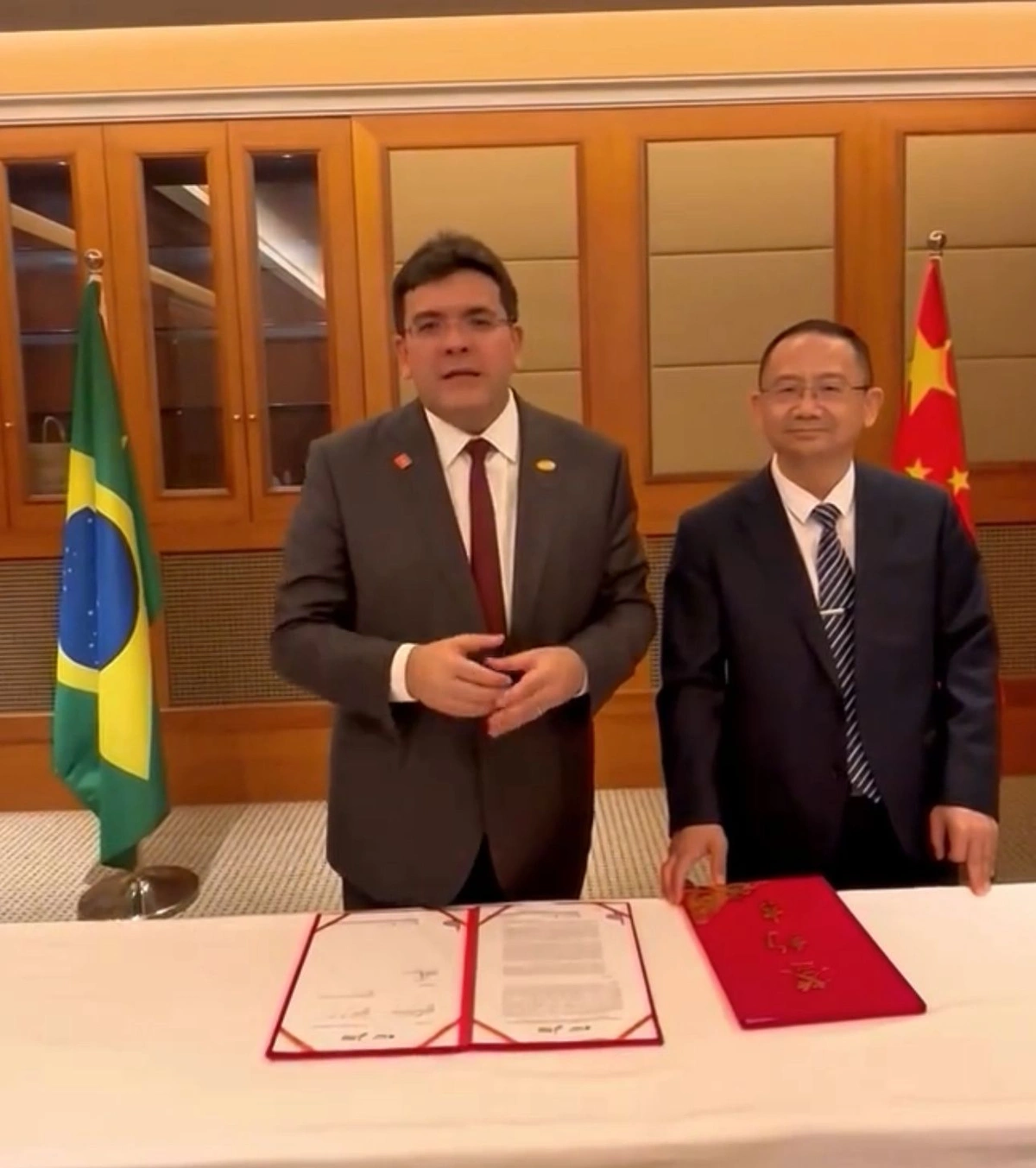 Governador Rafael Fontelles assina memorando com empresa chinesa para investimentos em energia renovável no Piauí