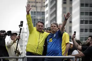 Jair Bolsonaro e Tarcísio de Freitas em ato na avenida Paulista, em SP, pela anistia aos condenados no 8 de Janeiro (Foto: Bruno Santos - 16.mar.2025)