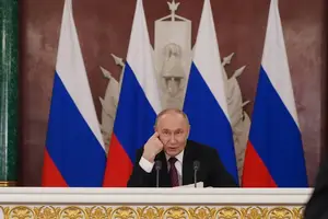 O presidente russo Vladimir Putin participa de uma coletiva de imprensa no Kremlin, em Moscou (Foto: Liu Kai/Xinhua)