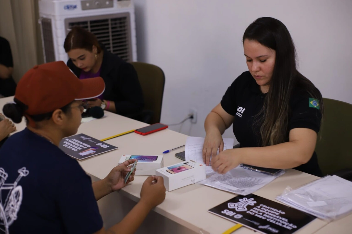 Restituição de celulares roubados para os verdadeiros donos
