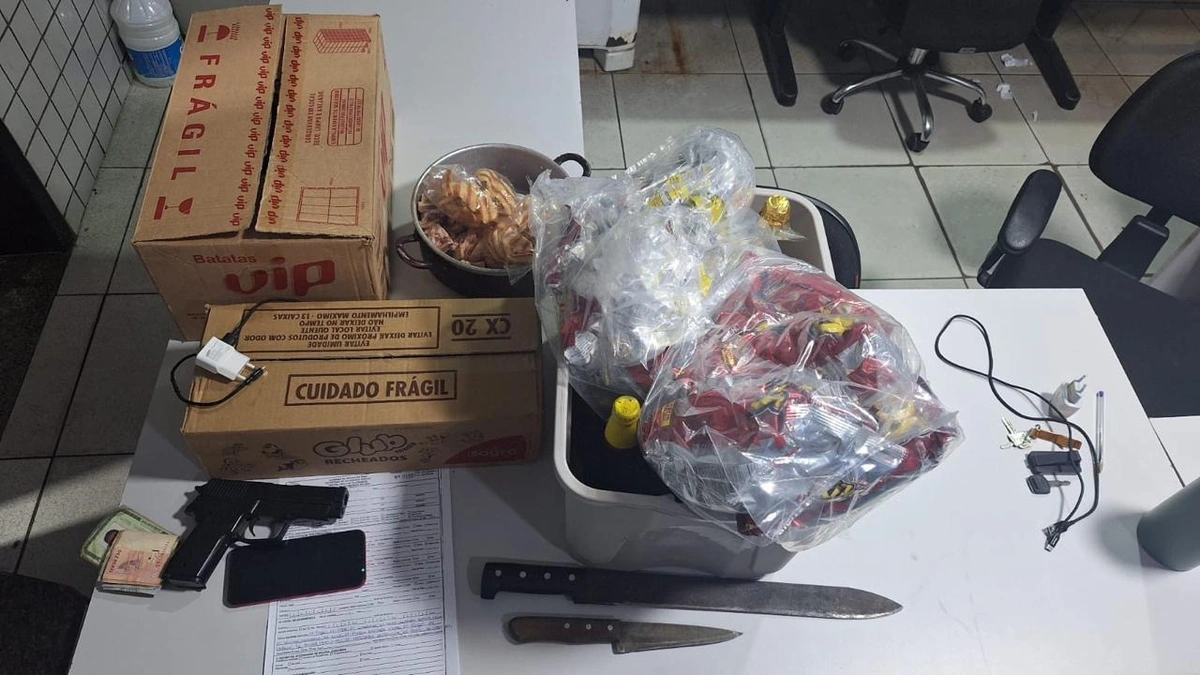 A dupla planejava ainda realizar um roubo em uma farmácia da região