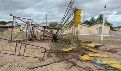 Seis crianças ficam feridas após brinquedo de parque de diversões desabar no Piauí