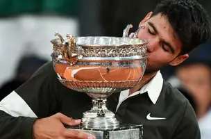 Carlos Alcaraz conquista o bicampeonato de Rolland Garros. (Foto: imagem de reprodução)