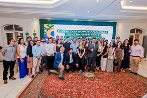 Empossados com o Governador Rafael Fonteles (Foto: Gabriel Paulino)