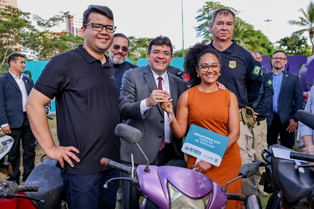 Entrega de veículos recuperados