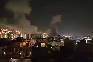 Imagem mostra bombardeios de Israel contra a capital do Irã, Teerã (Foto: Reprodução)