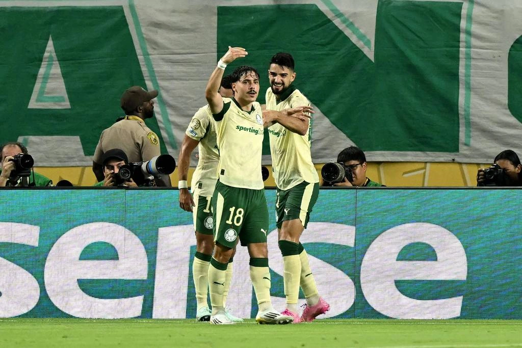 Mauricio celebra gol de empate do Palmeiras contra o Inter Miami