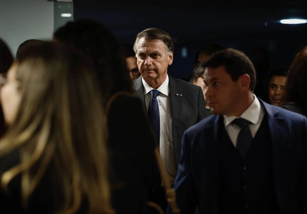 O ex presidente Jair Bolsonaro acompanha a sessão de interrogatório dos réus acusados no inquérito do golpe por parte do ministro do STF Alexandre de Moraes, na primeira turma do Supremo Tribunal Federal
