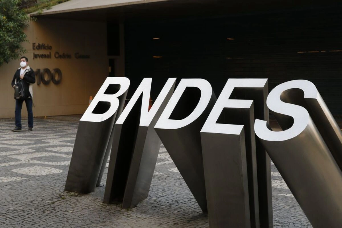 PF apura tentativa de fraude de R$ 300 milhões envolvendo lobista e sócio de fintech