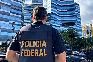 Polícia Federal agente em frente a sede em Brasilía (Foto: PF)