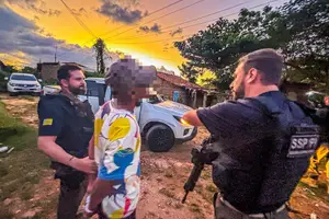 Prisão de suspeito de tráfico de drogas e roubo de motos em Teresina (Foto: SSP-PI)